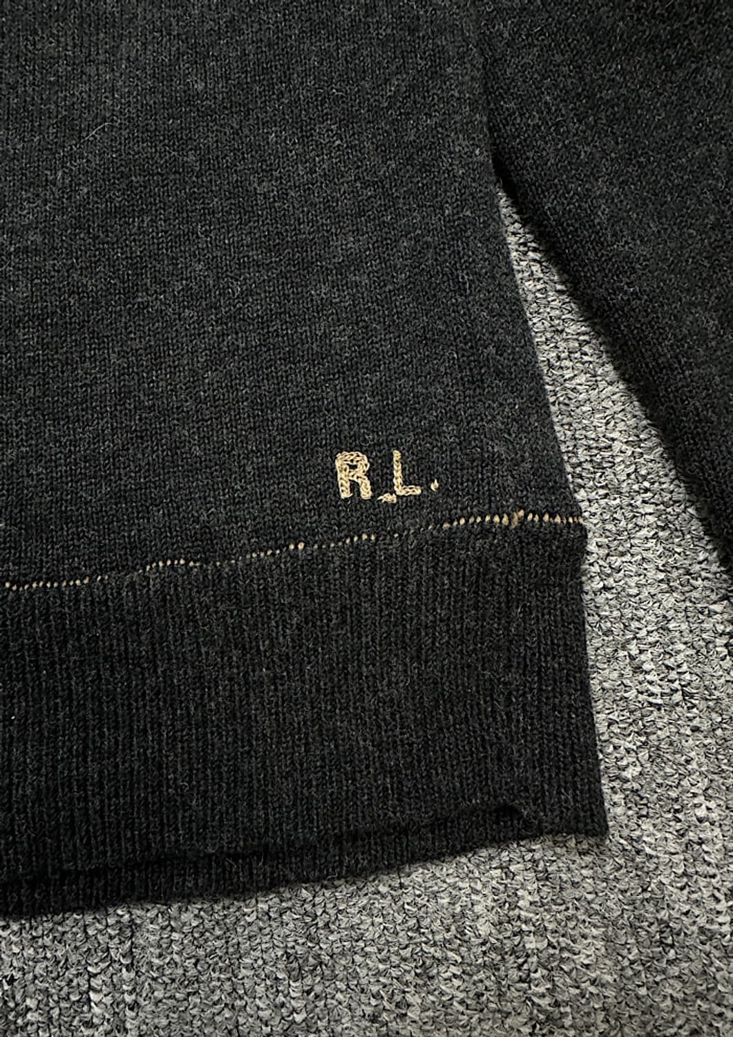 폴로 브이넥 니트  상품이미지2