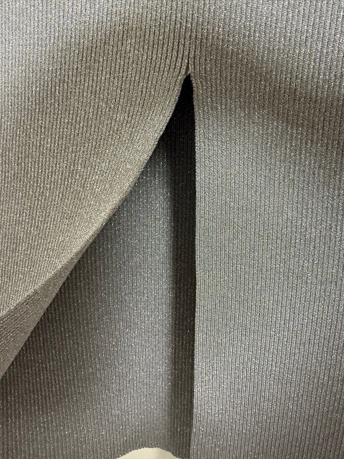 산드로(Sandro) 메탈릭 그레이 골지니트 스커트 상품이미지4