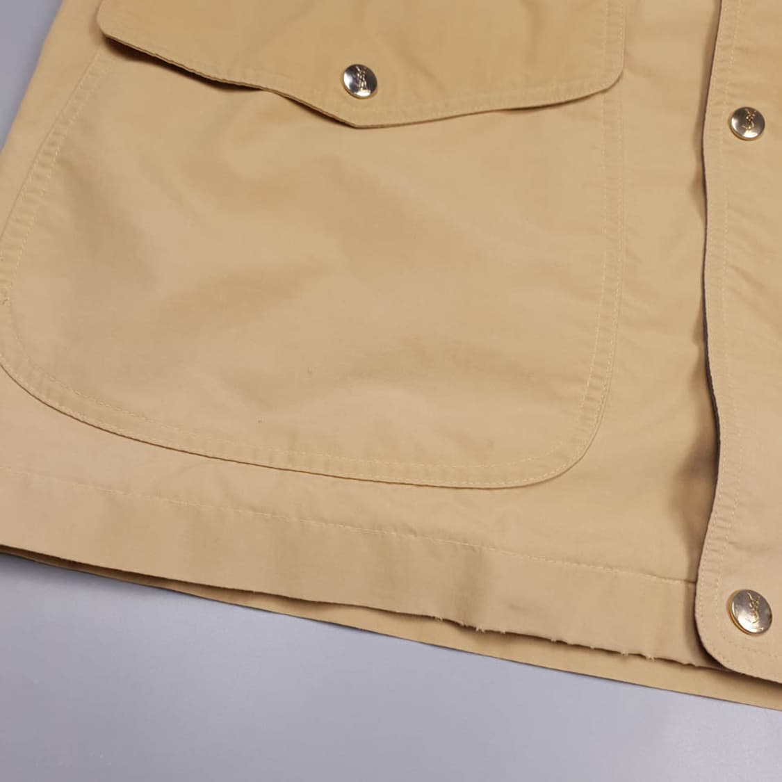 입생로랑 YSL 베이지 포켓 자수로고 히든후드 스윙톱  상품이미지8