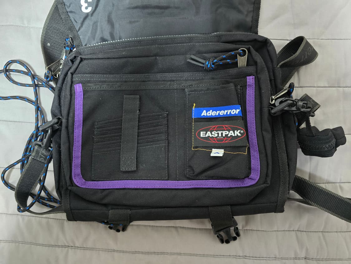 아더에러 x 이스트팩 크로스백 상품이미지2