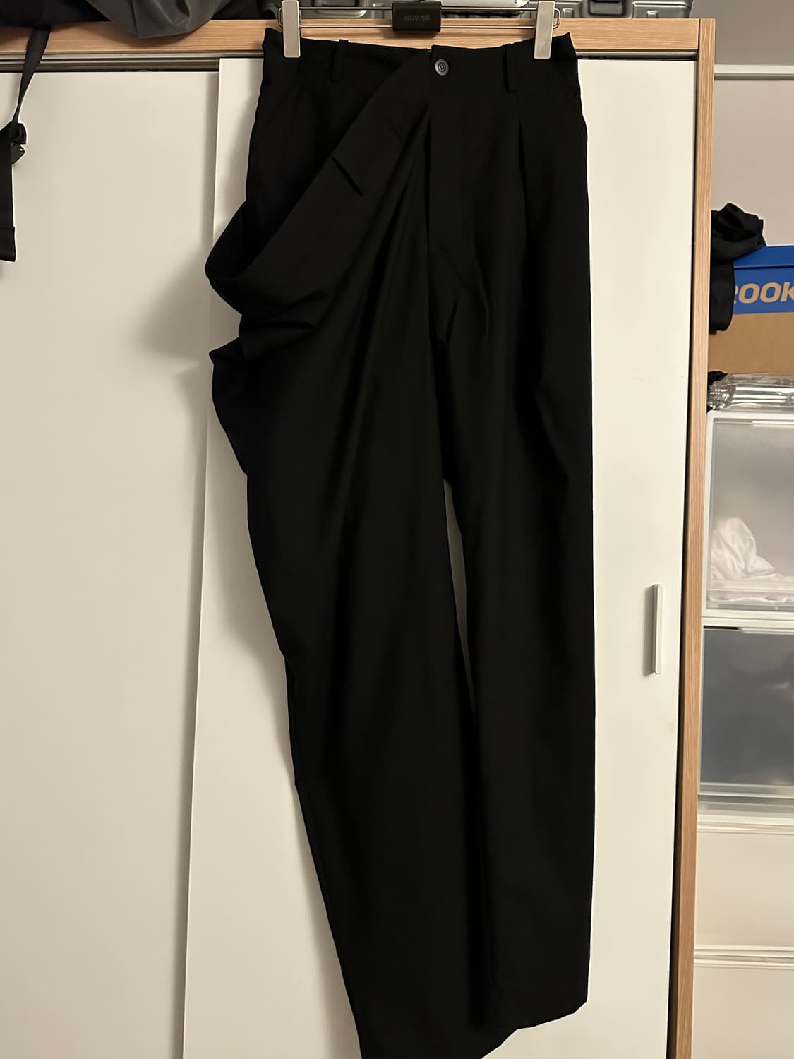 Lynder Ep.8 Asymmetrical Trousers 상품이미지2