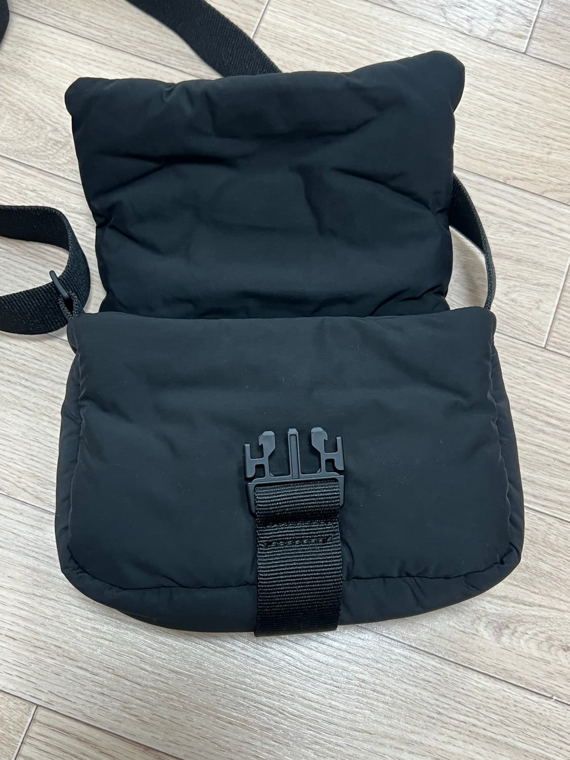 오이쇼 패디드 미니 크로스백 상품이미지2