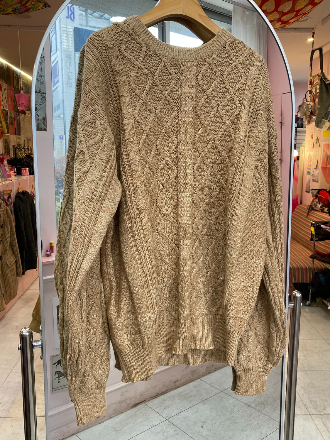 에스닉 베이지 꽈배기 오버핏 니트 상품이미지1