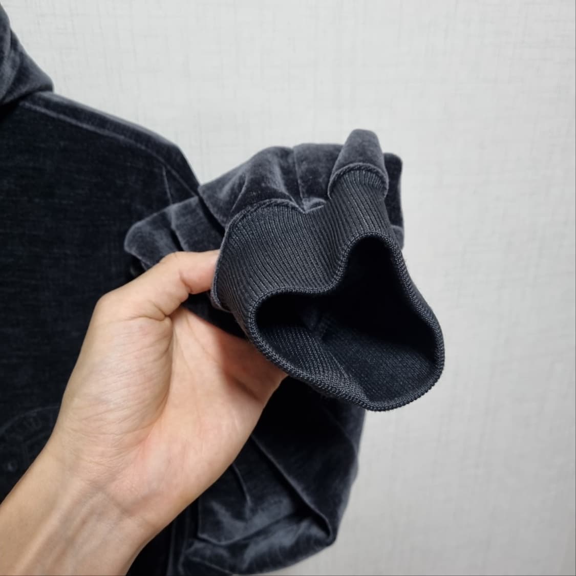 ( 48 ) 솔리드옴므 벨벳 후드 집업 블랙 23fw 상품이미지3