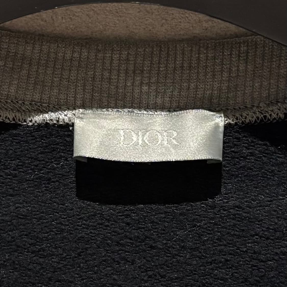 A+ / L (103) 디올 아뜰리에 맨투맨 블랙 & 그레이 상품이미지2