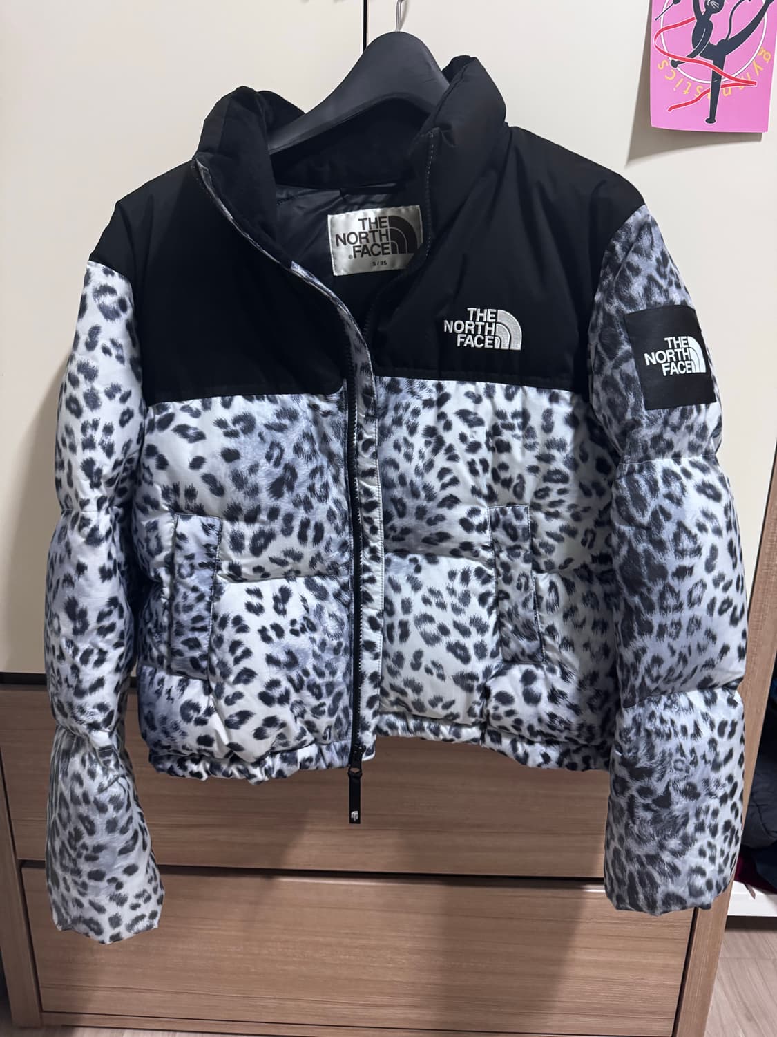 노스페이스 눕시 여성 블랙 레오파드 패딩  상품이미지2