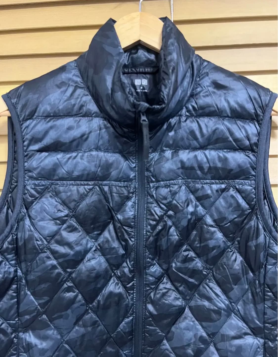 유니클로 남성 카모패턴 다운조끼 경량패딩조끼 상품이미지1