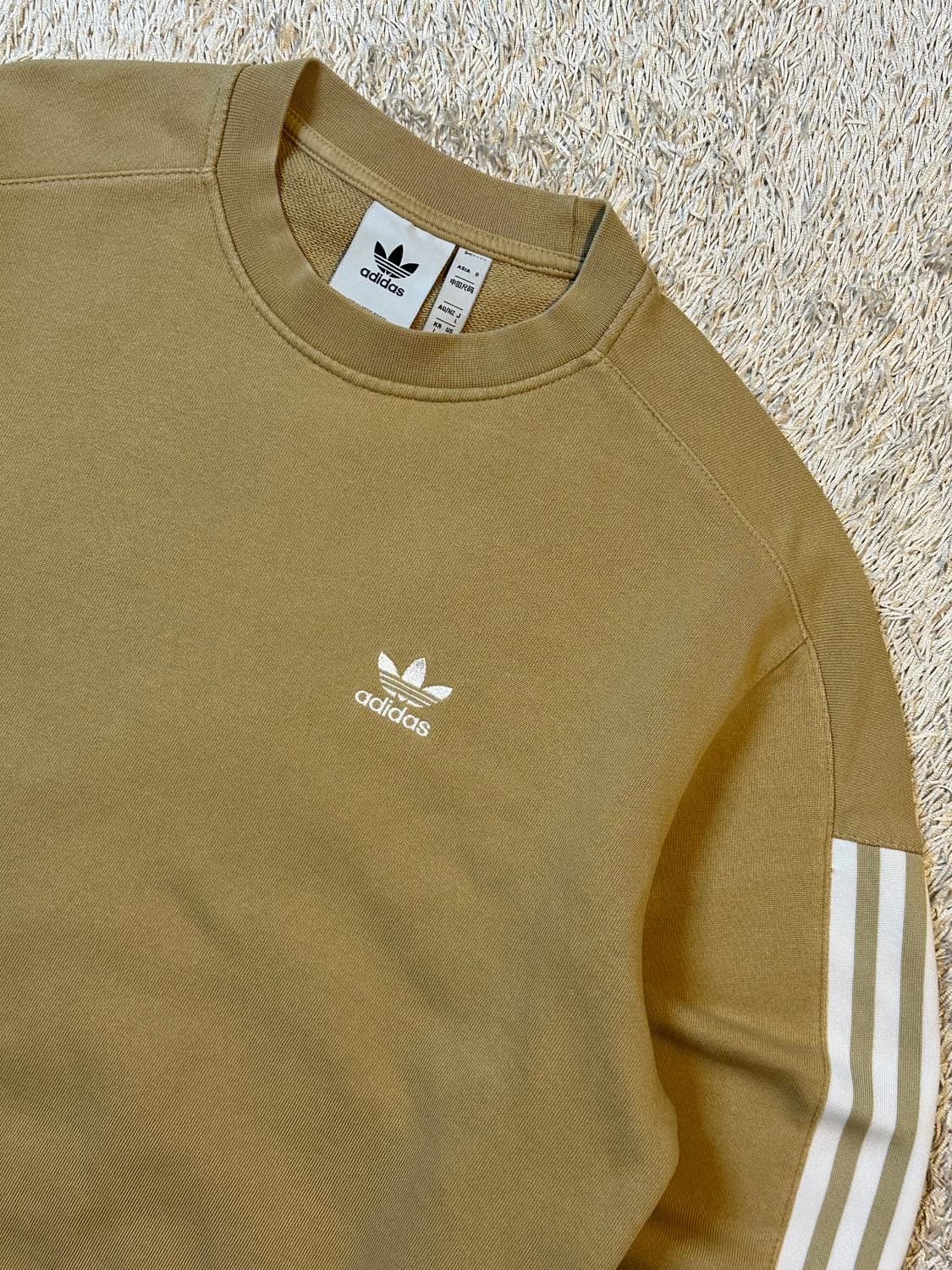 아디다스 ADIDAS 락업 크루 맨투맨 베이지 상품이미지2