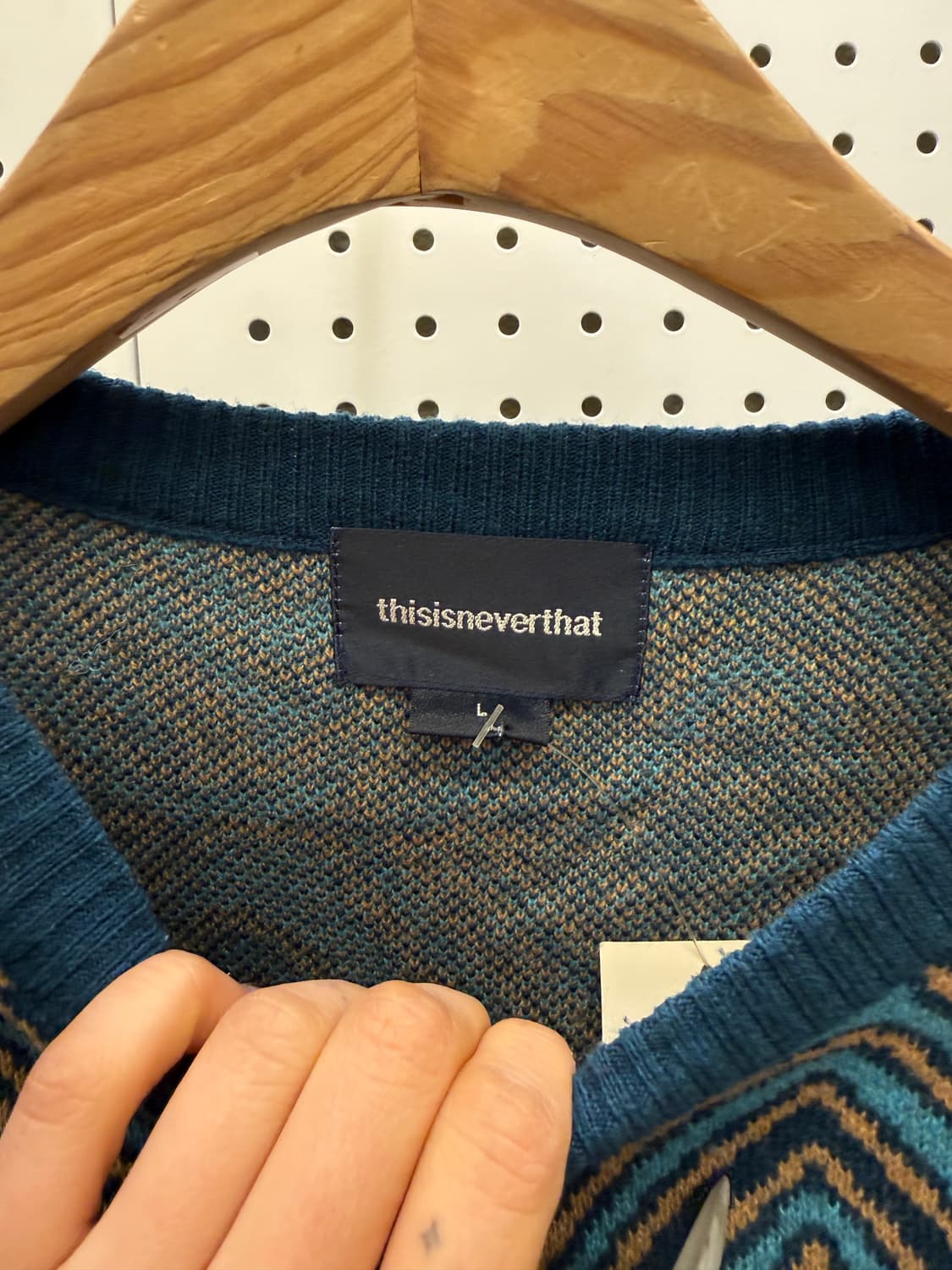 디스이즈네버댓 스몰로고 패턴 니트 U989 상품이미지5