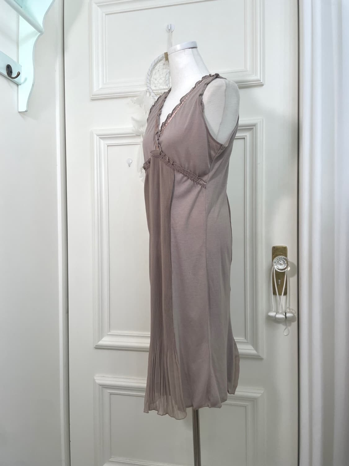 dark beige cotton pleats v-neck summer o 상품이미지2