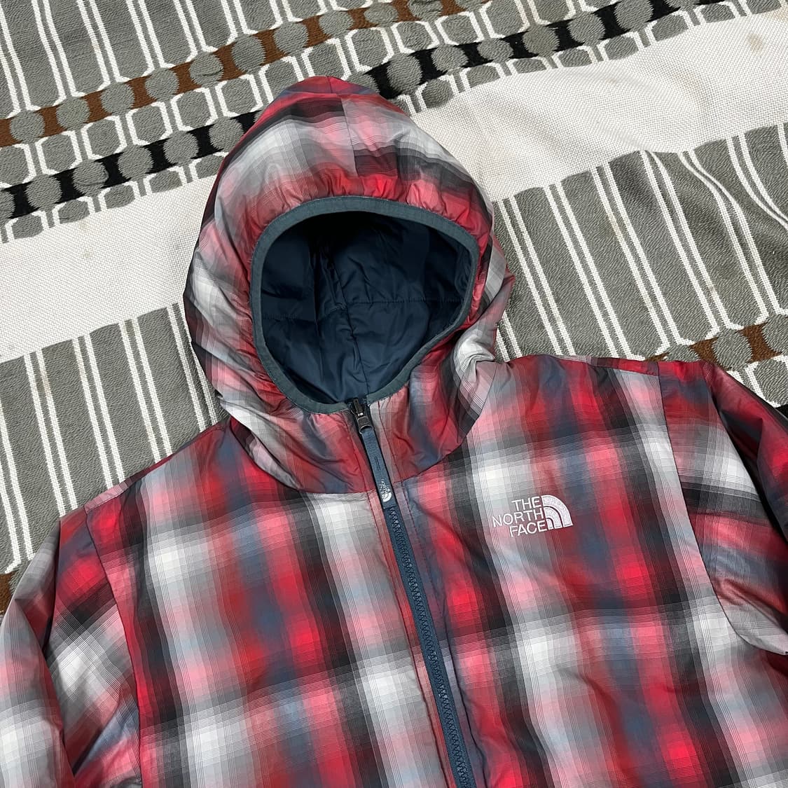 [The North Face] 노스페이스 리버시블 체크 패딩 상품이미지2