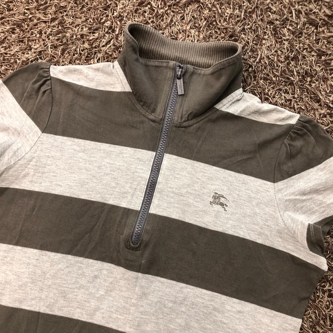 버버리 스트라이프 하이넥 집업 반팔 티셔츠 상품이미지2