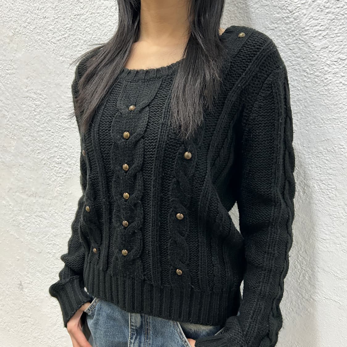 잉그니 블랙 스터드 케이블 니트  상품이미지1