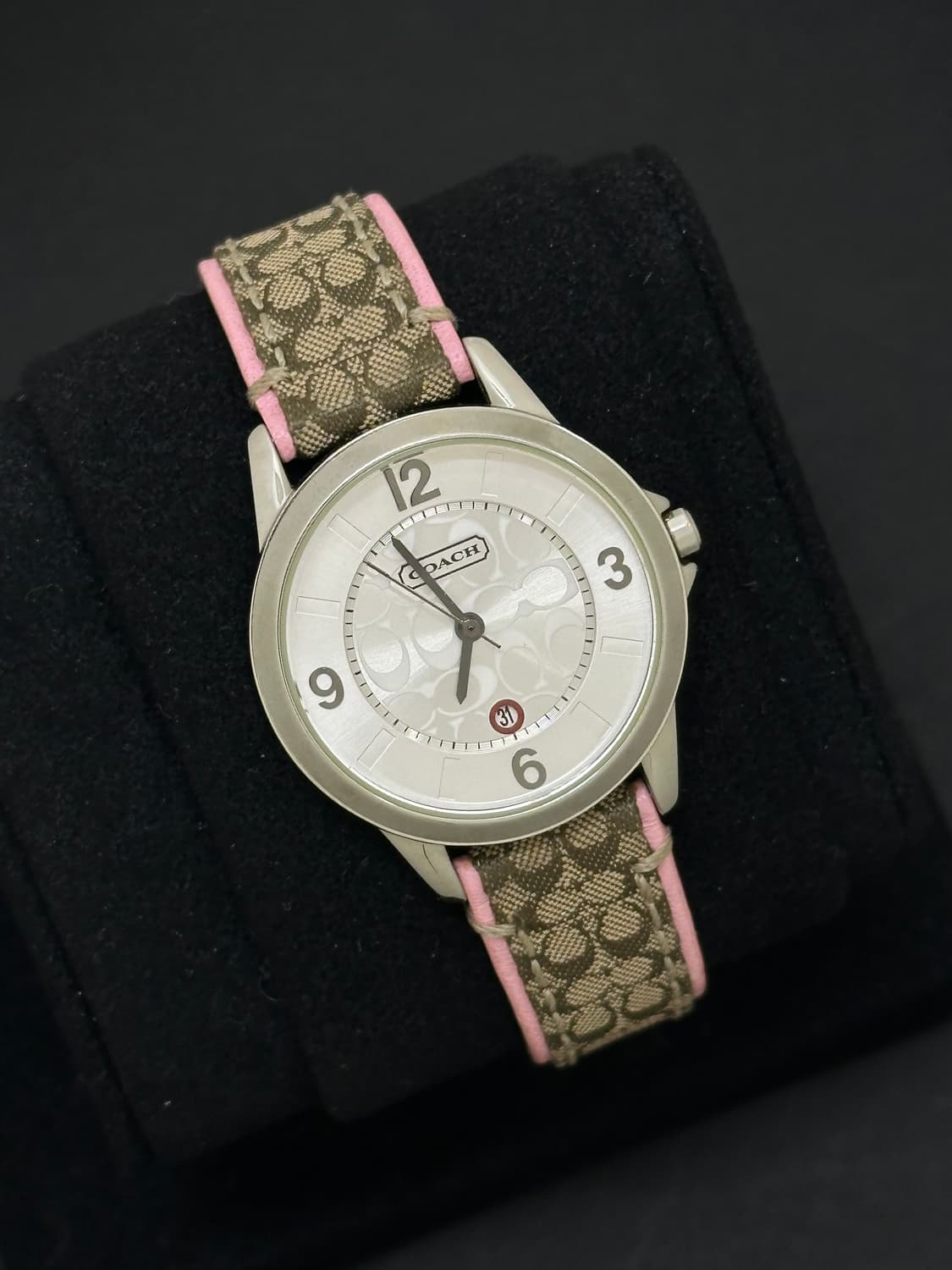 코치 시그니처 패턴 라운드 쿼츠 시계 상품이미지1