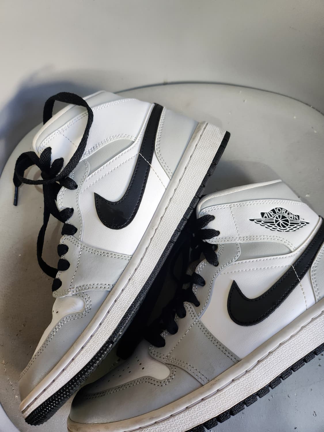 나이키 에어조던 1미드 우먼스 라이트 스모크 그레이 상품이미지6