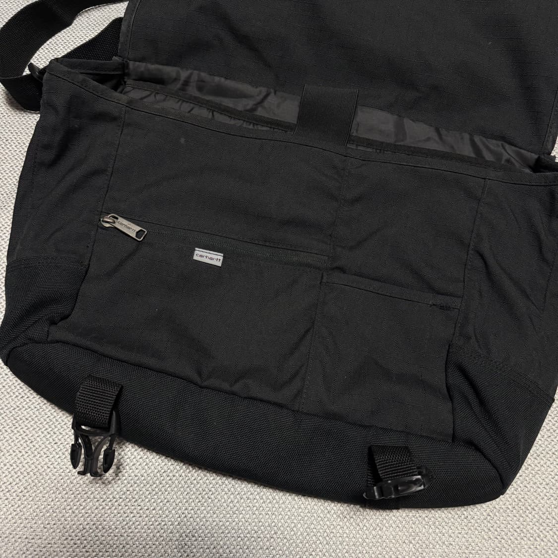 칼하트 블랙 메신저백 상품이미지3