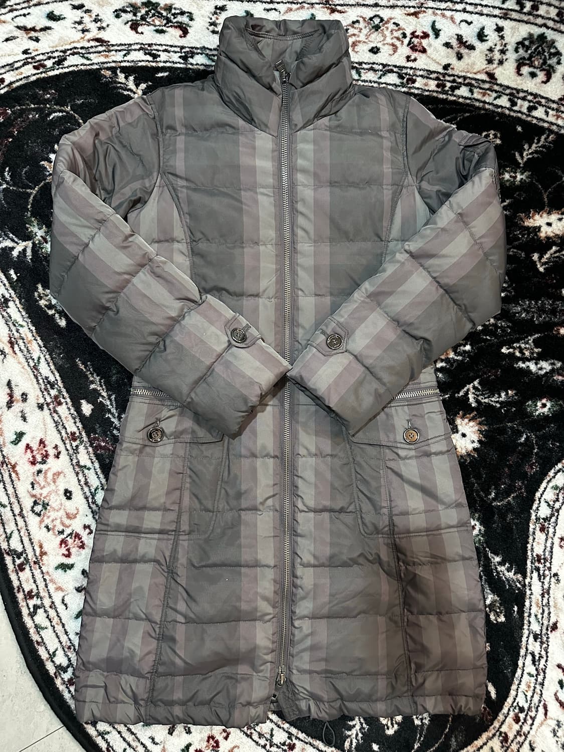 버버리 체크 퀼팅 롱 패딩 코트 상품이미지1