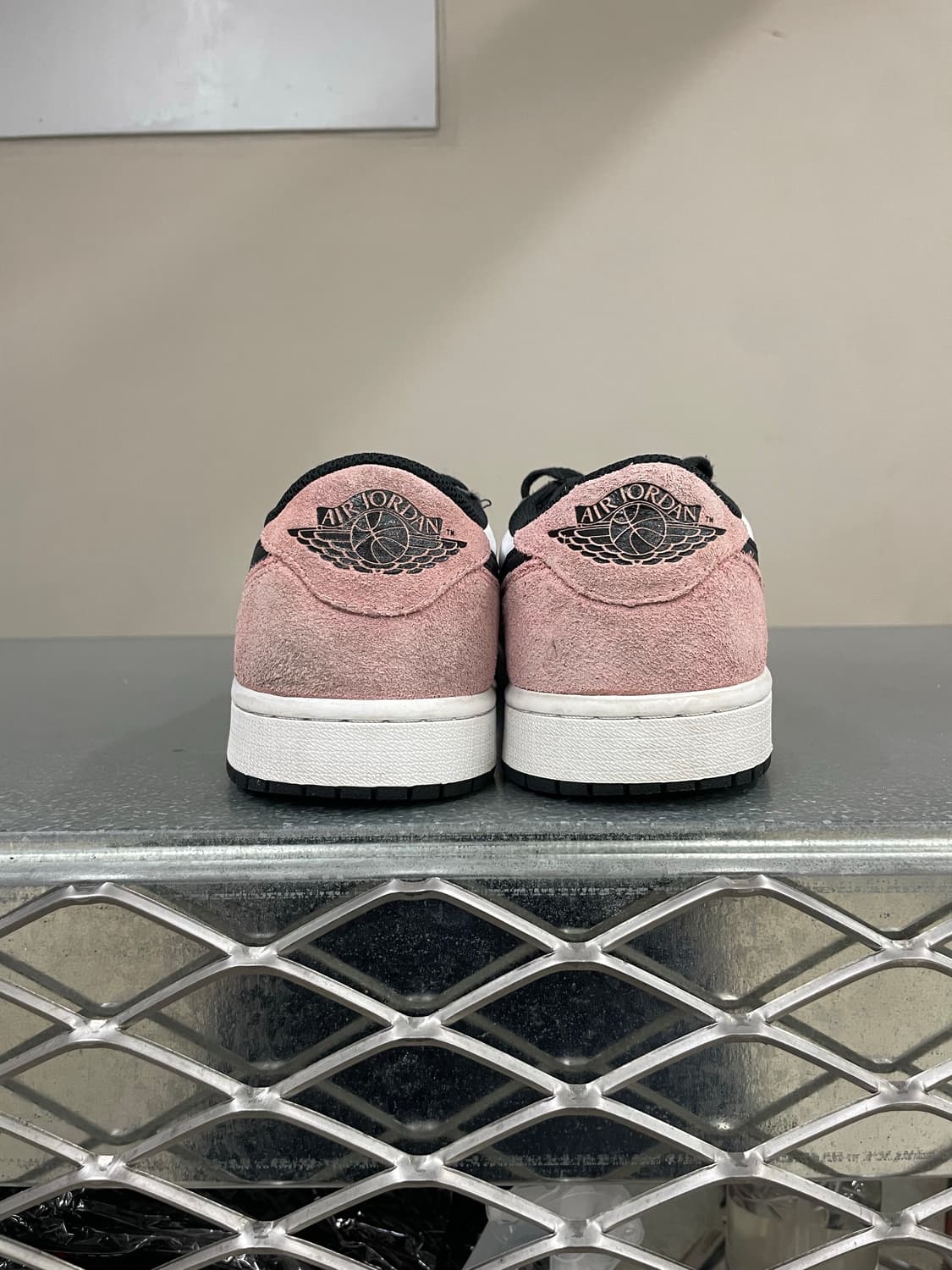 나이키 조던 1 레트로 로우 코랄 255 상품이미지3