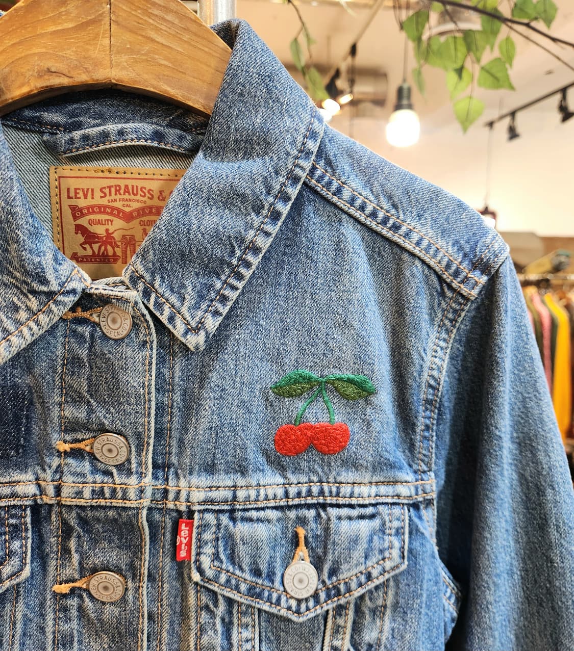 LEVIS 리바이스 체리 자수 데님  자켓 상품이미지1