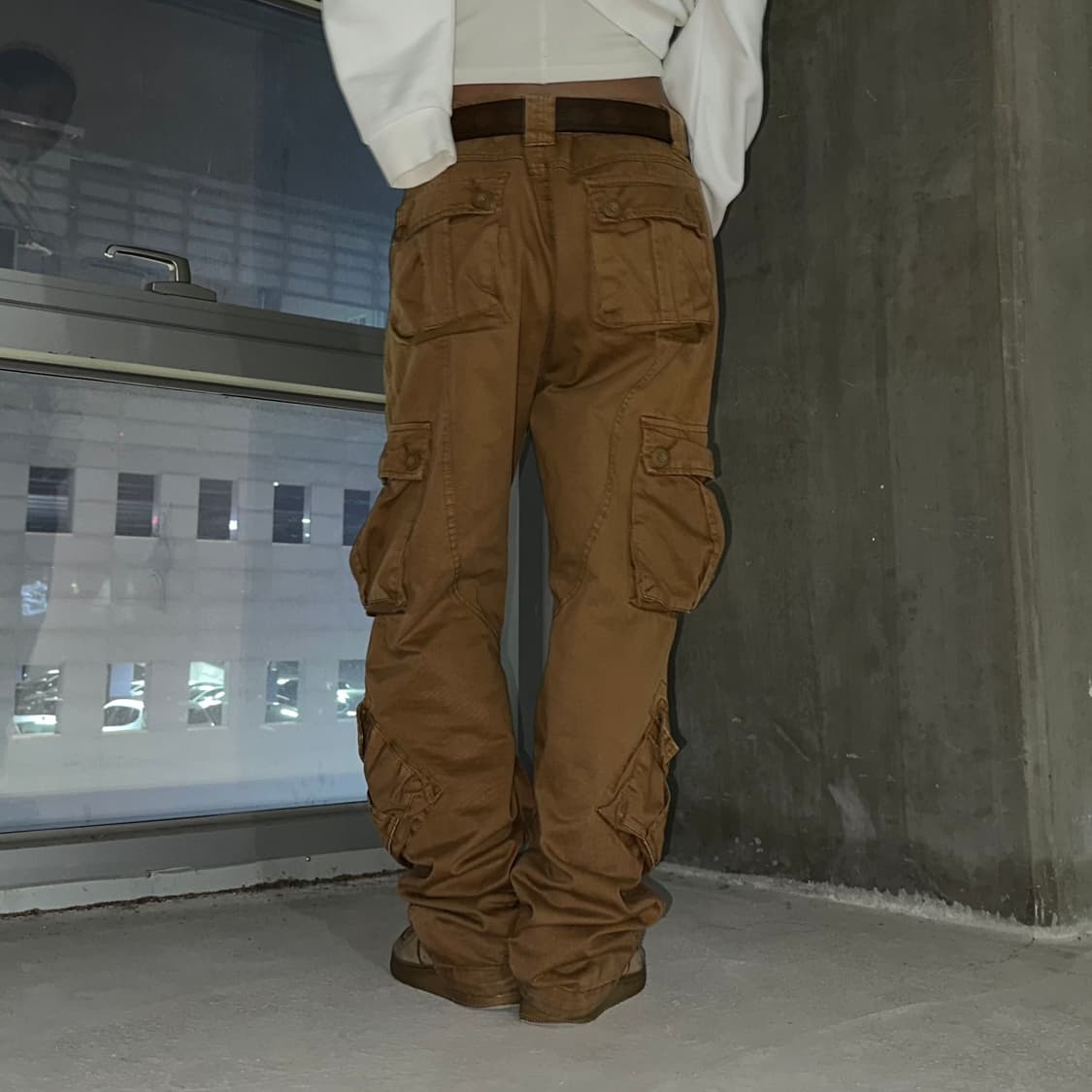 eight pocketed utility cargo  pants 상품이미지4