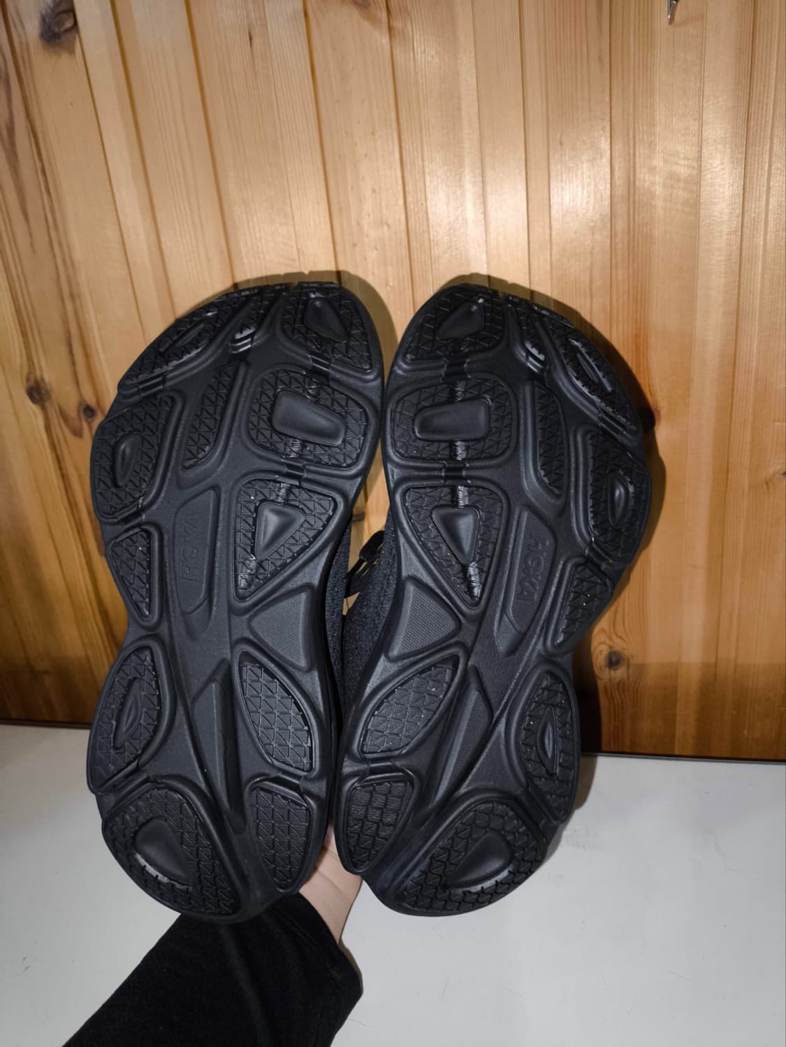 235mm 호카오네오네 본디8 와이드 러닝화 쿠션화 상품이미지9