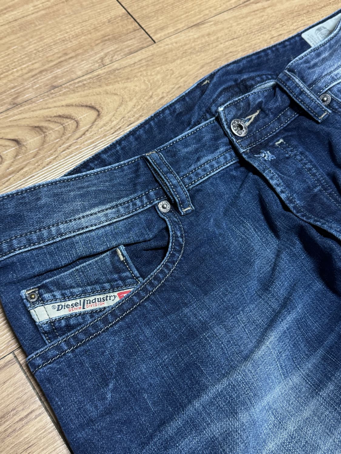 [34]Diesel 디젤 BUSTER 슬림 스트레이트 데님 팬츠 상품이미지3