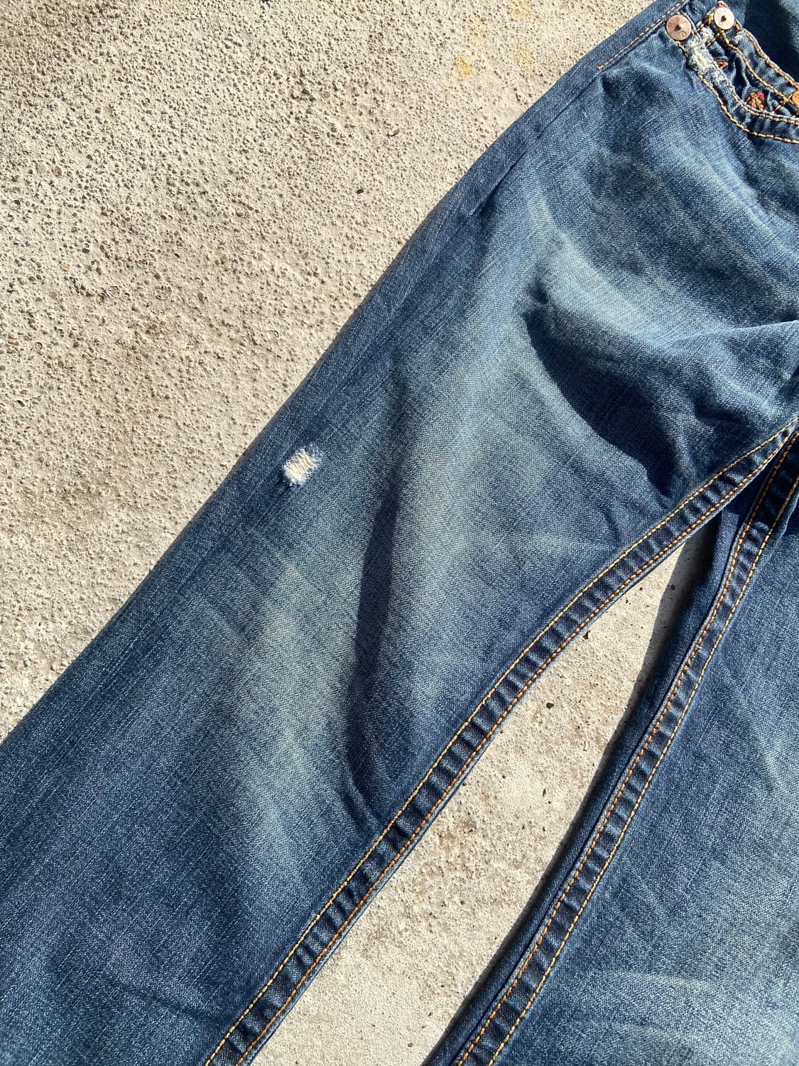 True Religion Bobby Big T Low Rise Jeans 상품이미지6