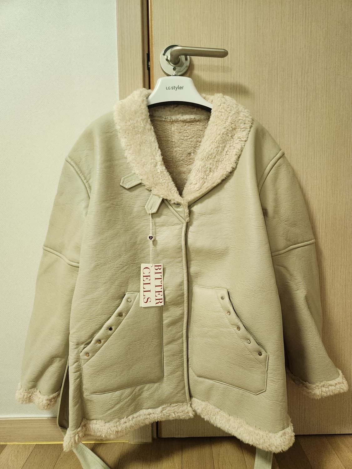 비터셀즈 무스탕 새상품 프리사이즈
택있음  상품이미지2