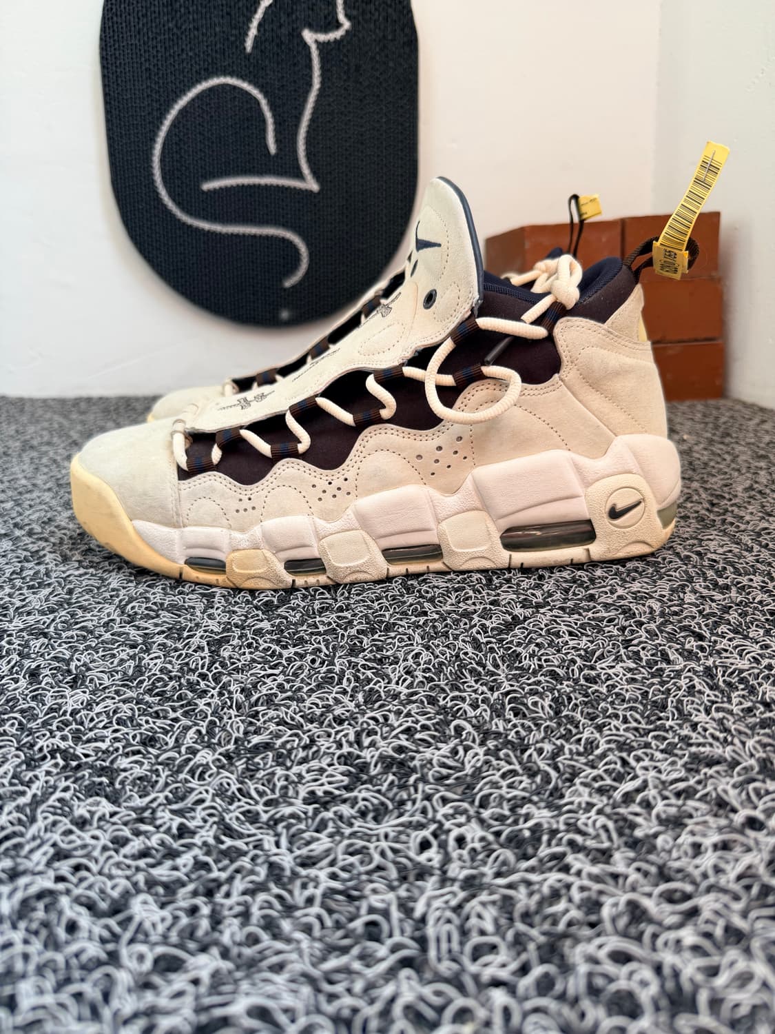 나이키 에어 모어 머니(Nike Air More Money)  상품이미지2