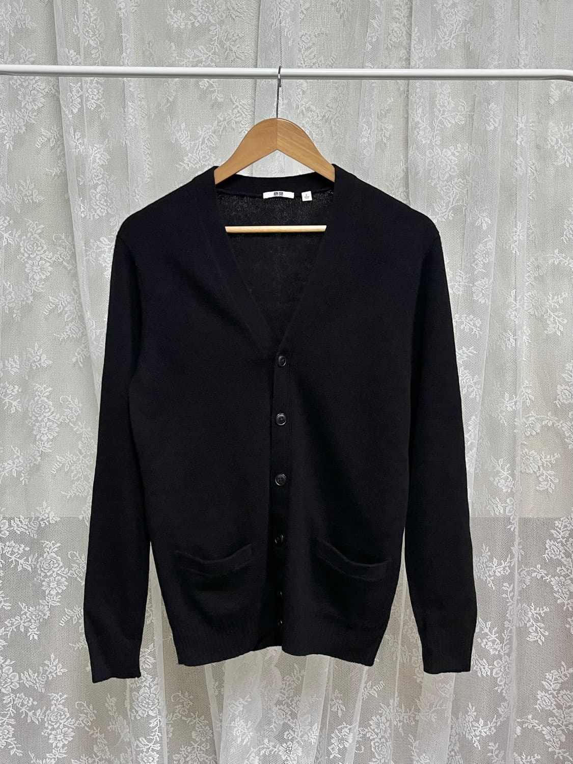 L) 남녀공용 유니클로 브이넥 니트 가디건 블랙 상품이미지1