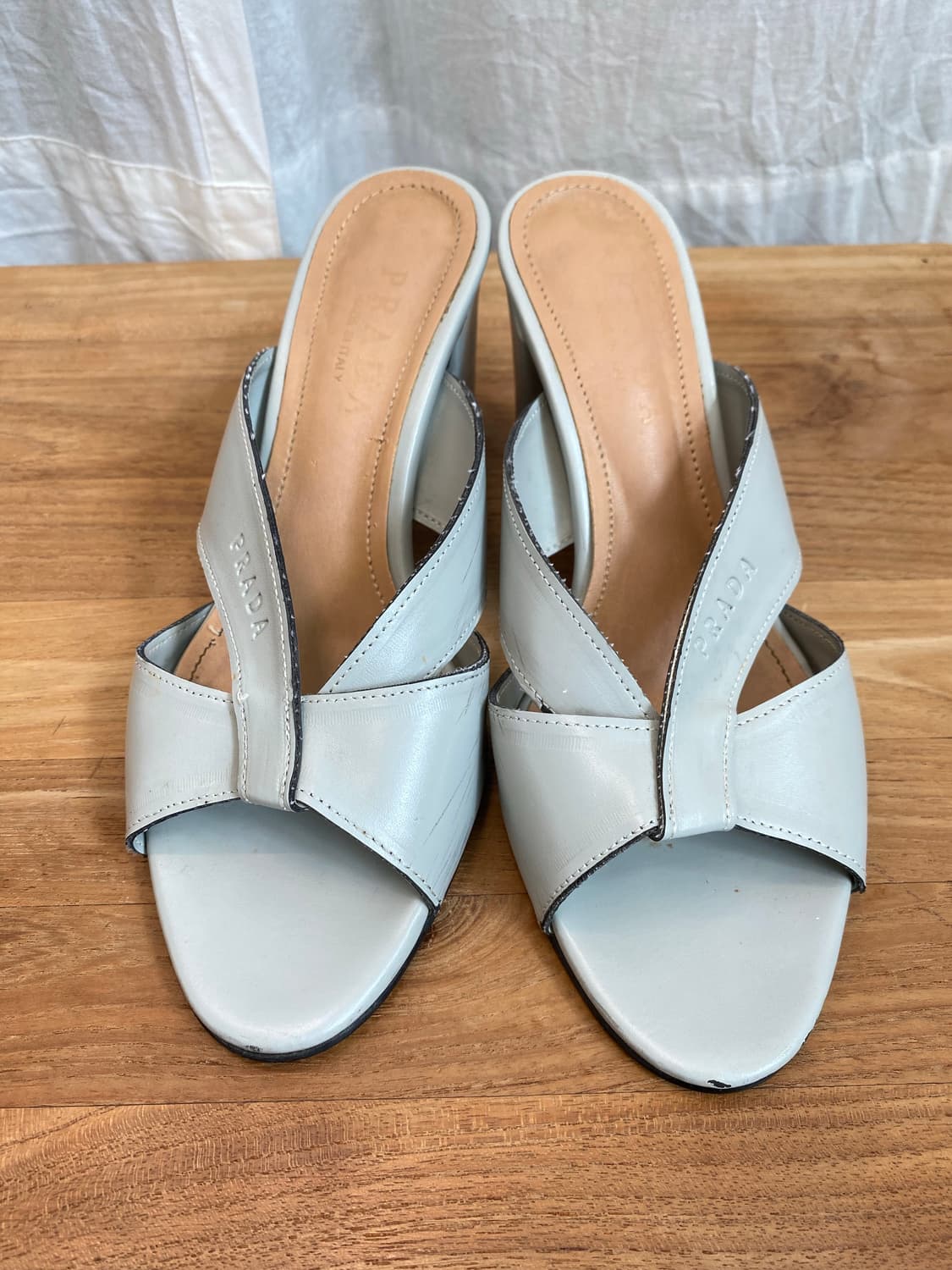 프라다 그레이 뮬 235-240 상품이미지1