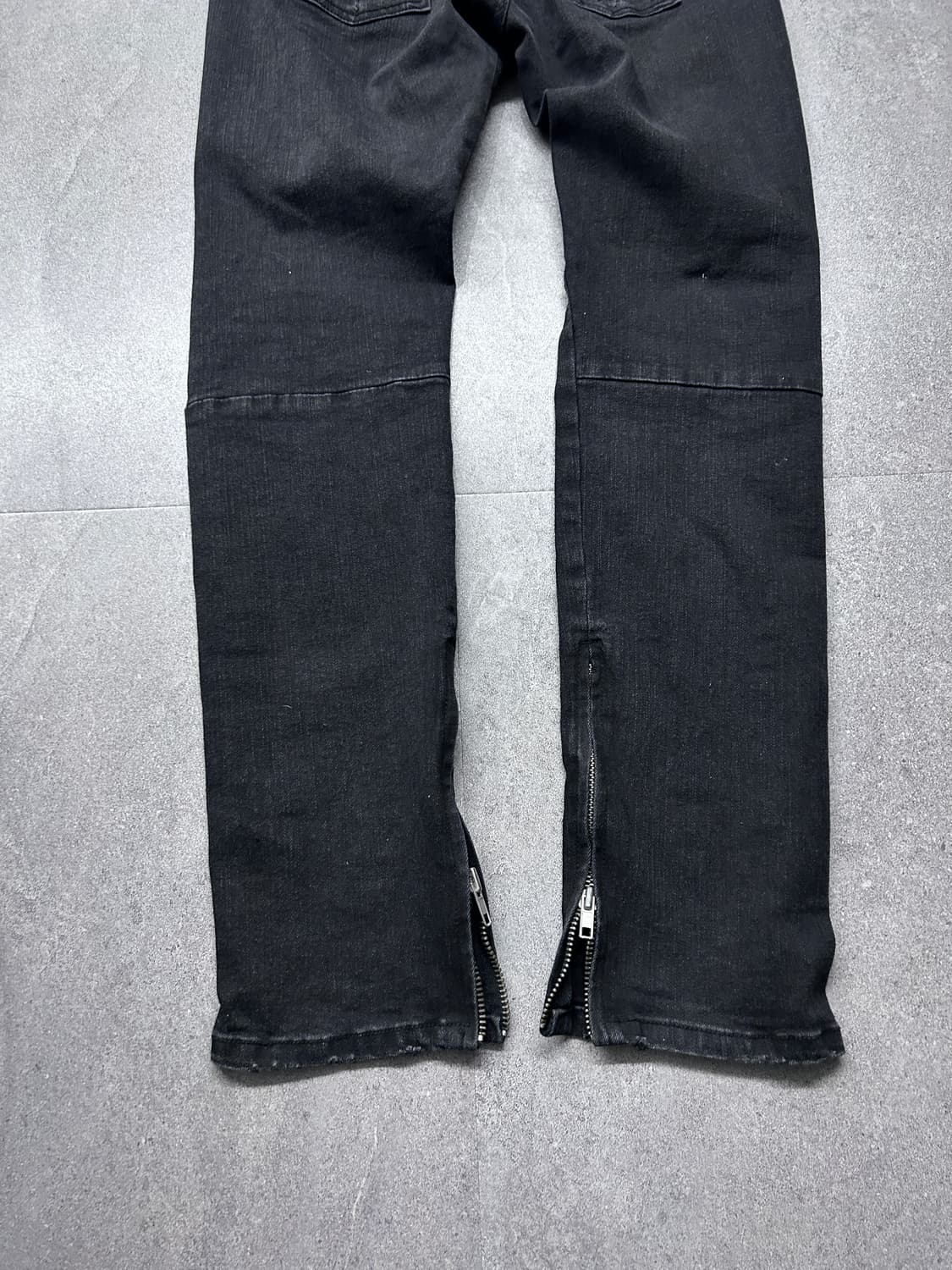 블랙 디스트로이드 지퍼 디테일 데님 상품이미지9