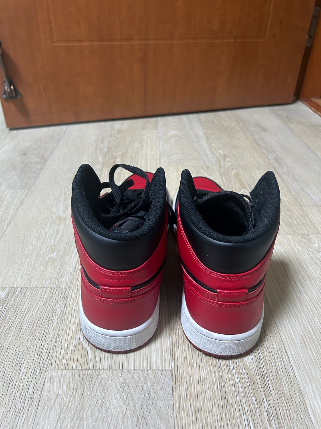 나이키 조던1 미드 브레드 상품이미지4