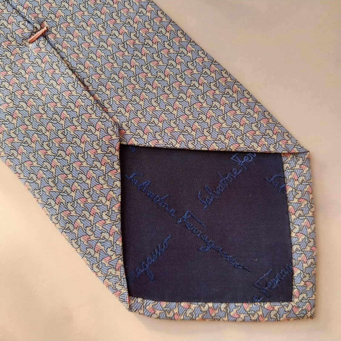 페라가모 실크 블루 강아지 패턴 넥타이 8.1cm B등급 K1919
 상품이미지6