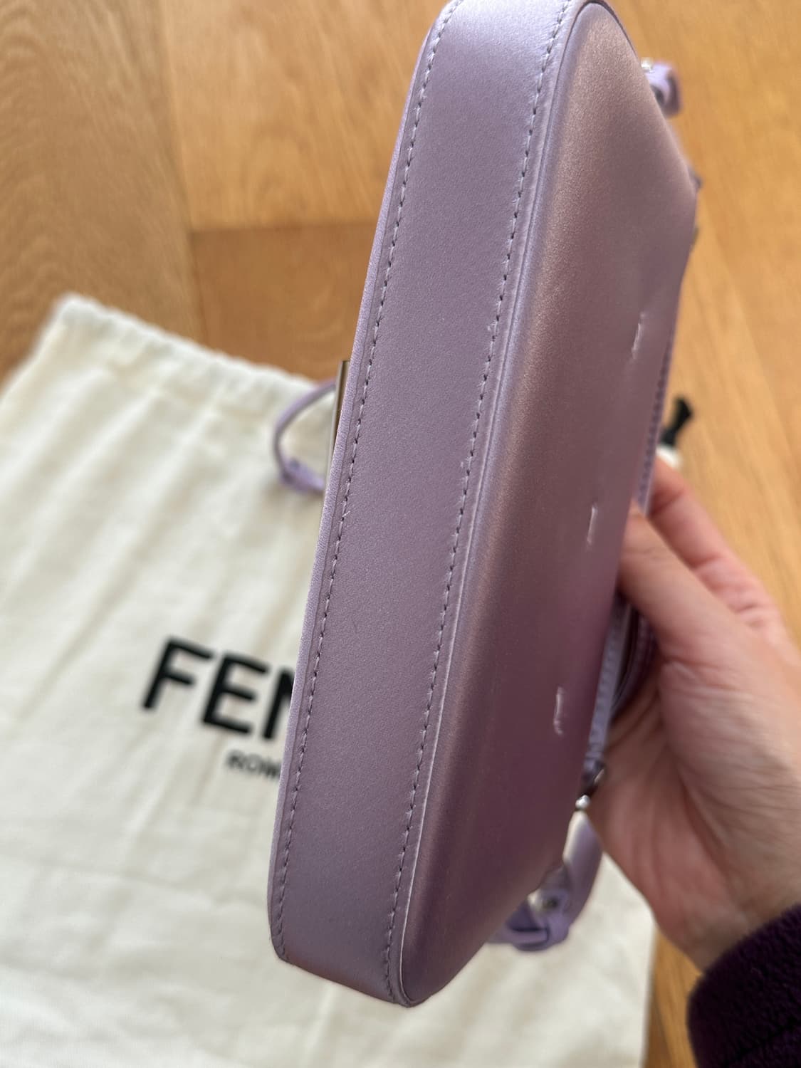 펜디 바게트 폰 파우치 라일락  상품이미지4