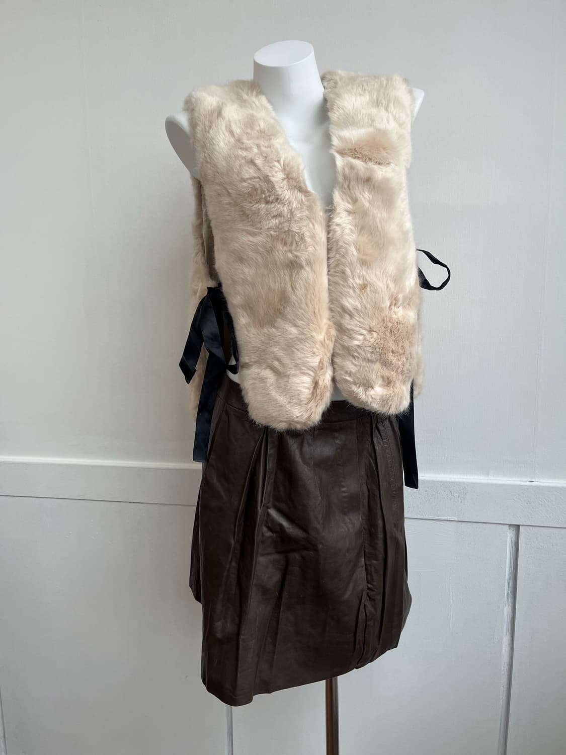 Ting Ting 옆리본 퍼 조끼 상품이미지1