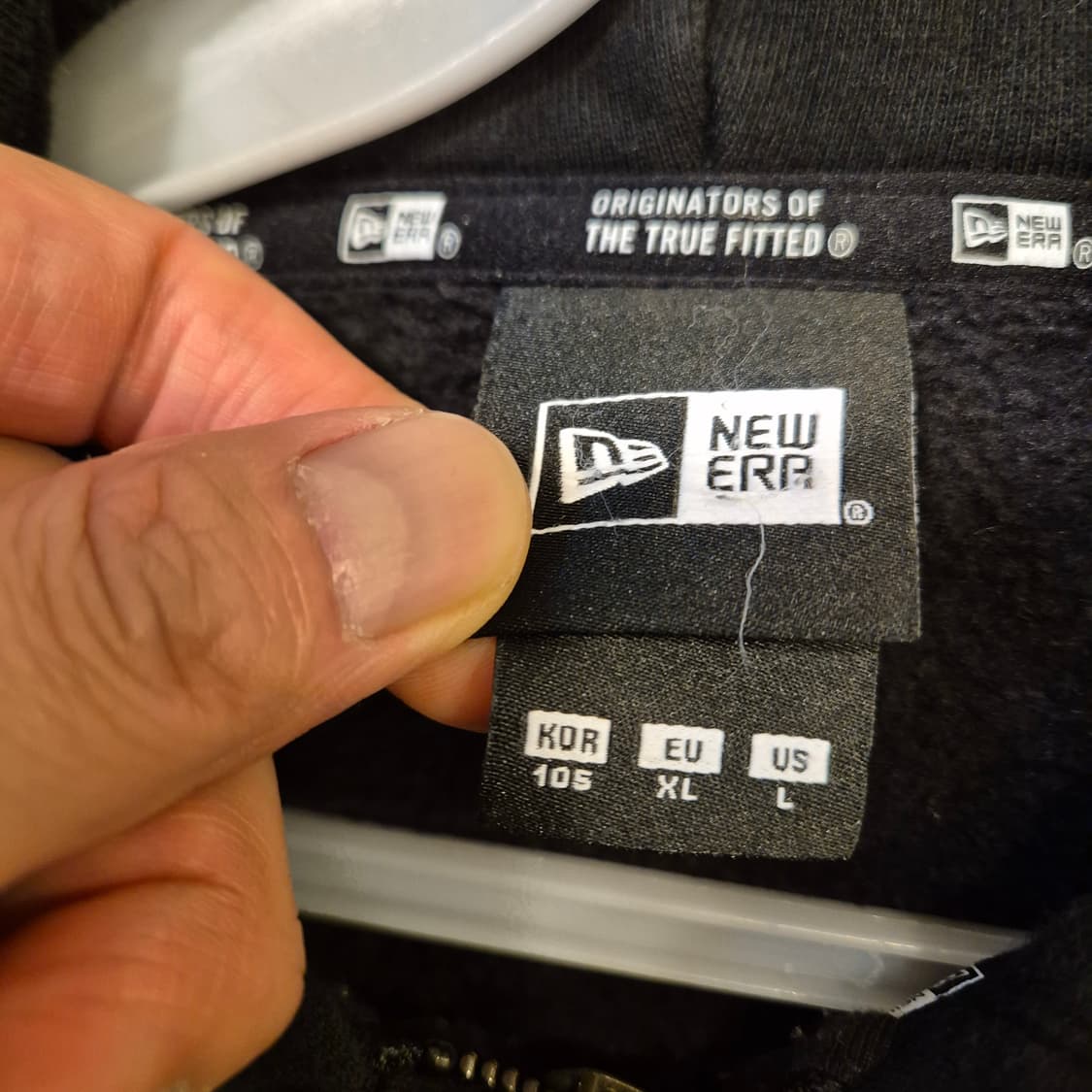 105 뉴에라 블랙 후드집업  상품이미지3