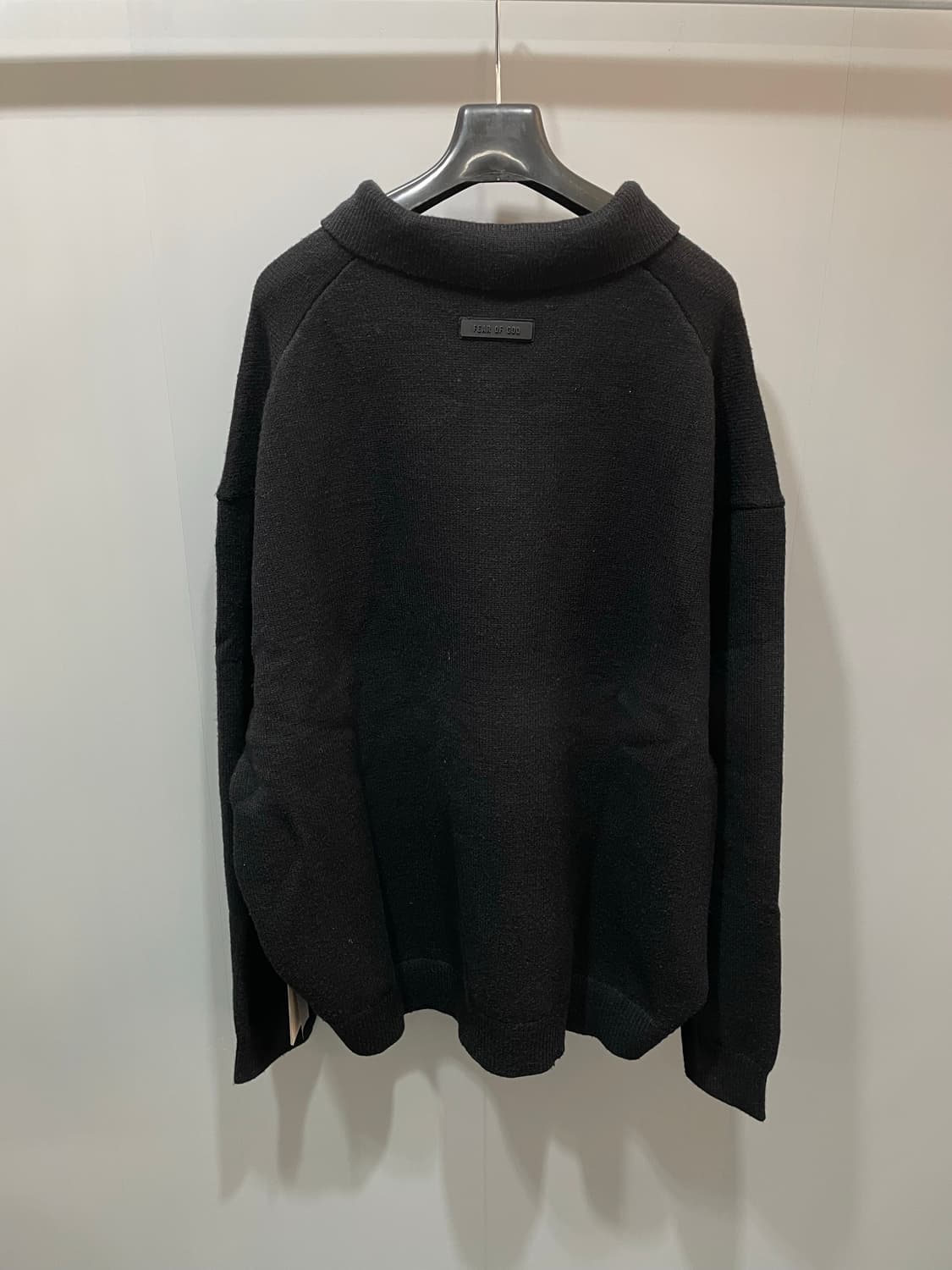 (정품/새상품) 에센셜 피어오브갓 남성 제트 블랙 폴로 카라 니트 상품이미지4