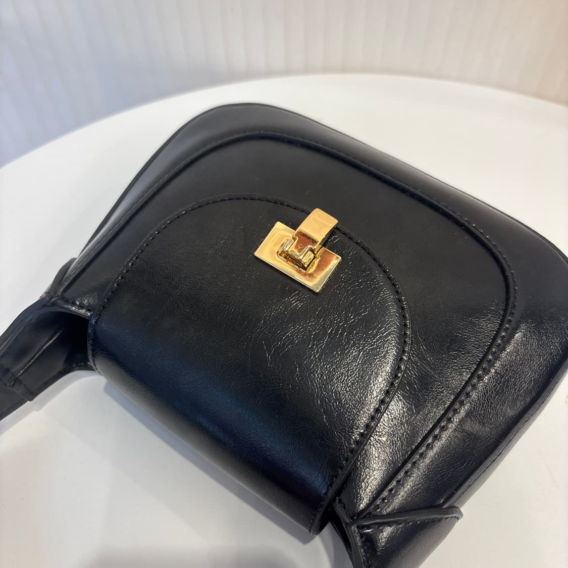 정품 Ovhee 오브히 보떼 크링클드 미니백     상품이미지7