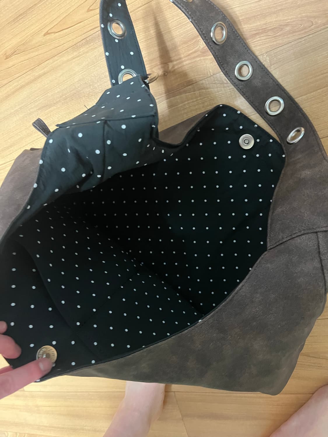 레터리 호보백 숄더백 브라운 도트 상품이미지4