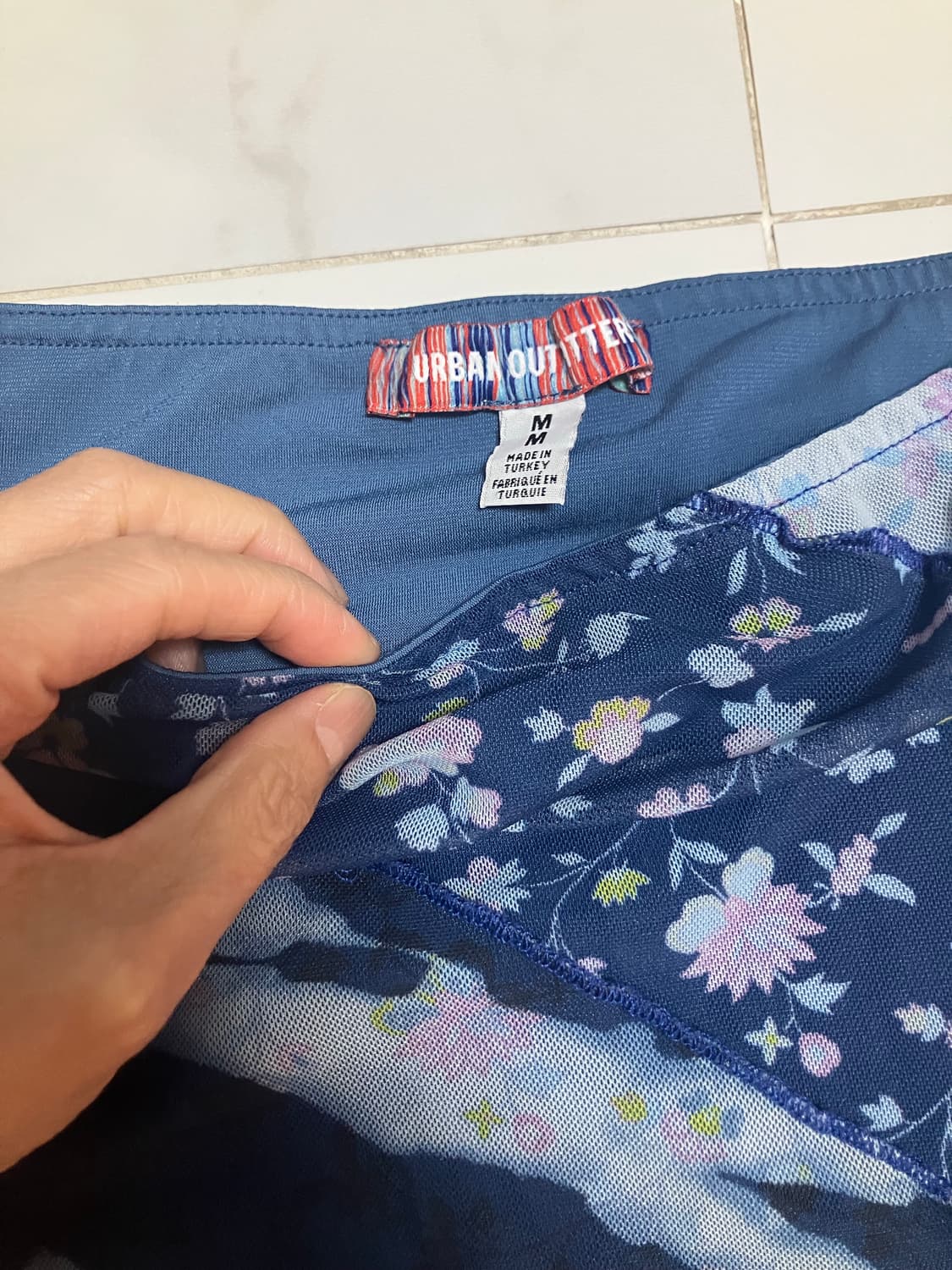 얼반아웃피터스 메쉬 미디 스커트 플로럴 상품이미지5