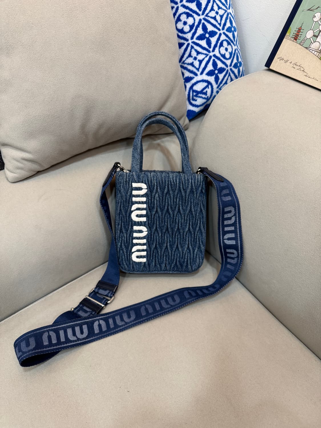 미우미우 마테라쎄 데님 토트백 상품이미지1