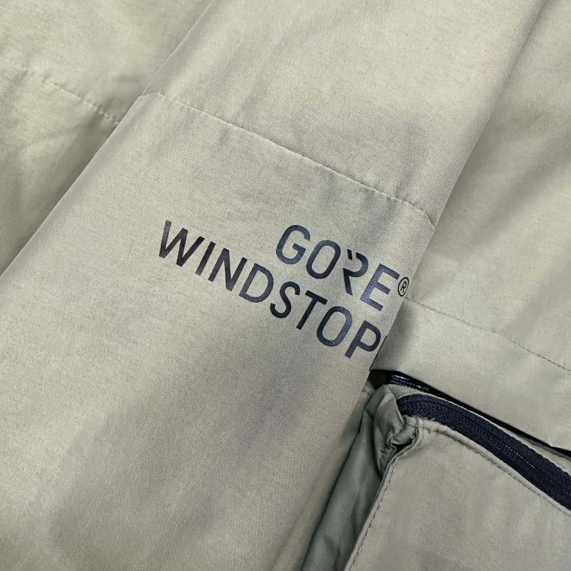 뉴발란스 고어 윈드스토퍼 자켓 상품이미지4