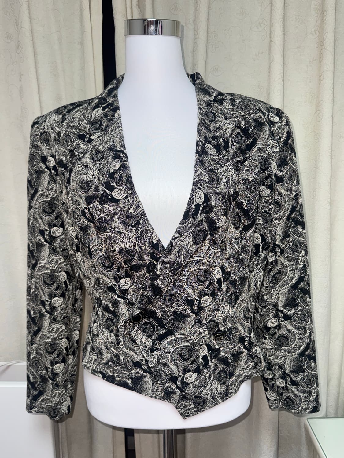 Black rose semi crop jacket 상품이미지1