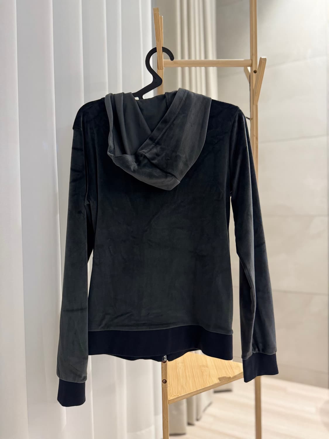 대장급!! 아디다스 차콜 벨벳 후드집업 상품이미지3