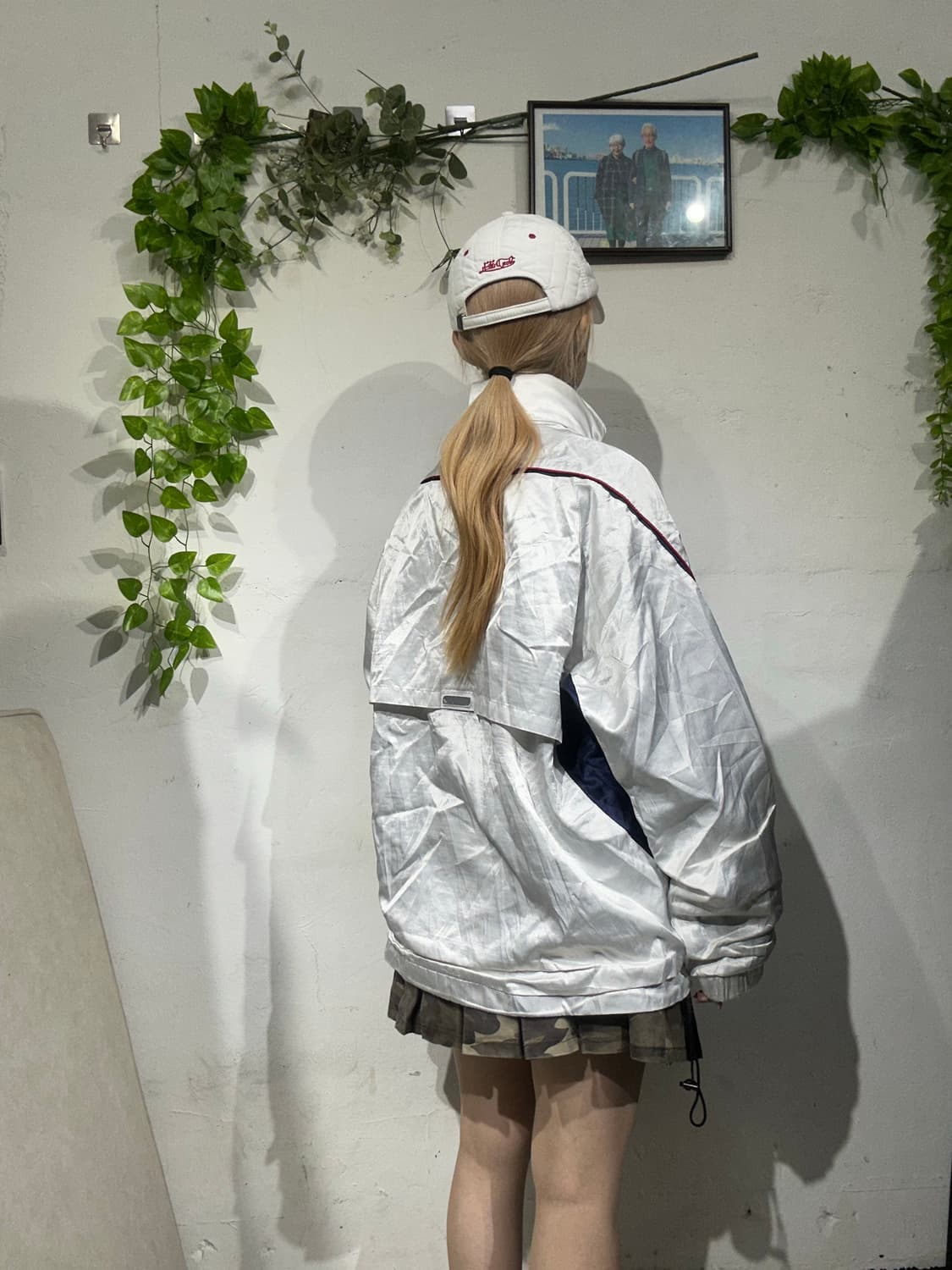 아식스 오버핏 화이트 사이드 라인 바람막이 자켓  상품이미지3