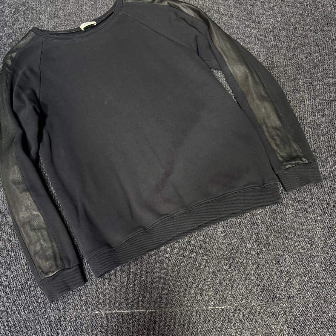 생로랑 사이드 레더 맨투맨 상품이미지3