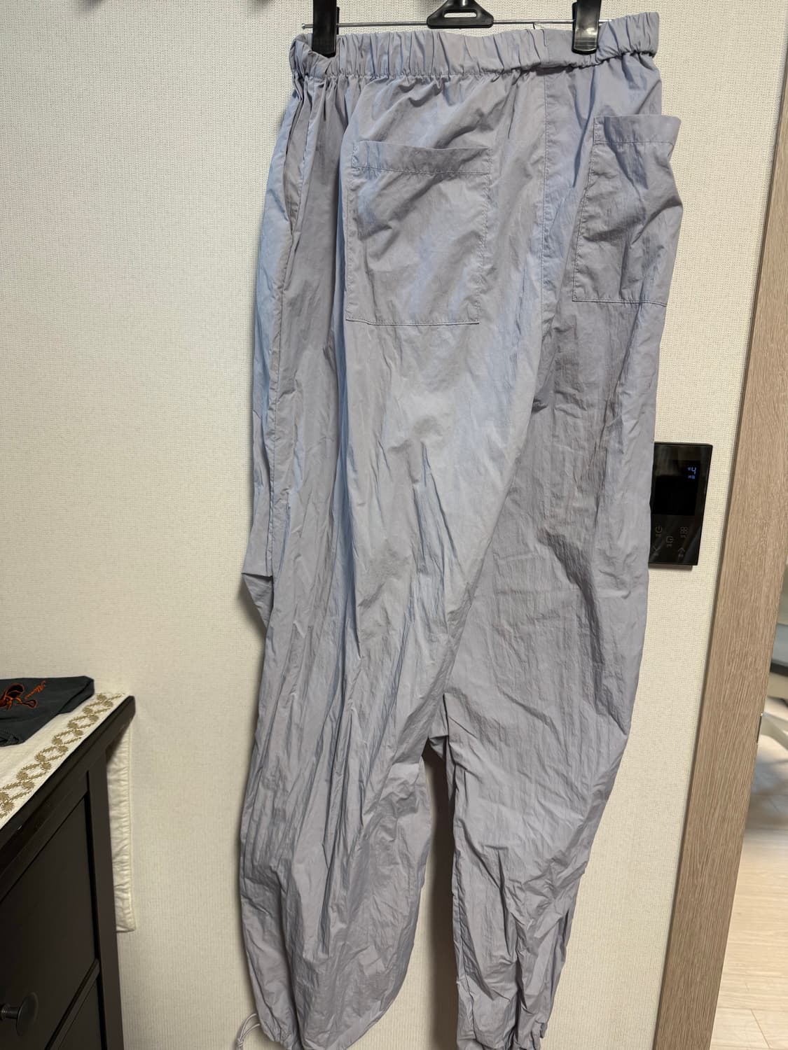 에잇세컨즈 나일론 오버핏 셔링 팬츠 라벤더 상품이미지3