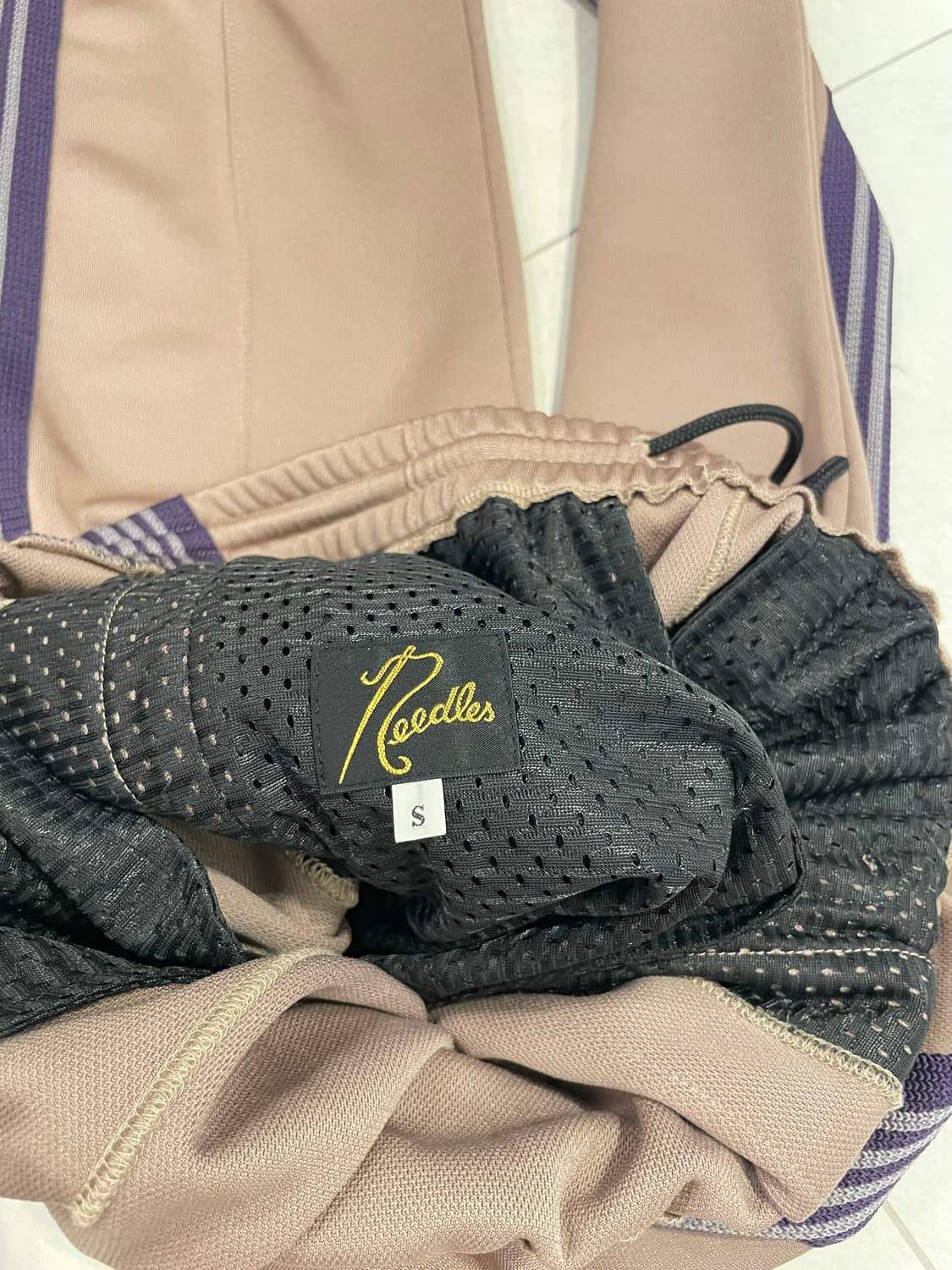 니들스 내로우 트랙팬츠 타우페 상품이미지3