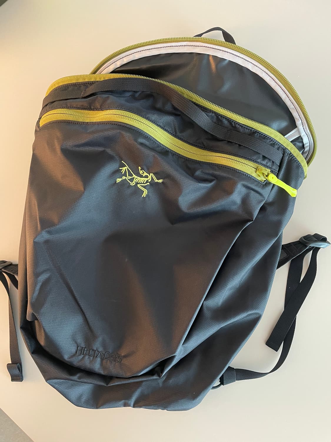 아크테릭스×빔즈 헬리아드 15백팩 블랙 올리브모스 상품이미지2